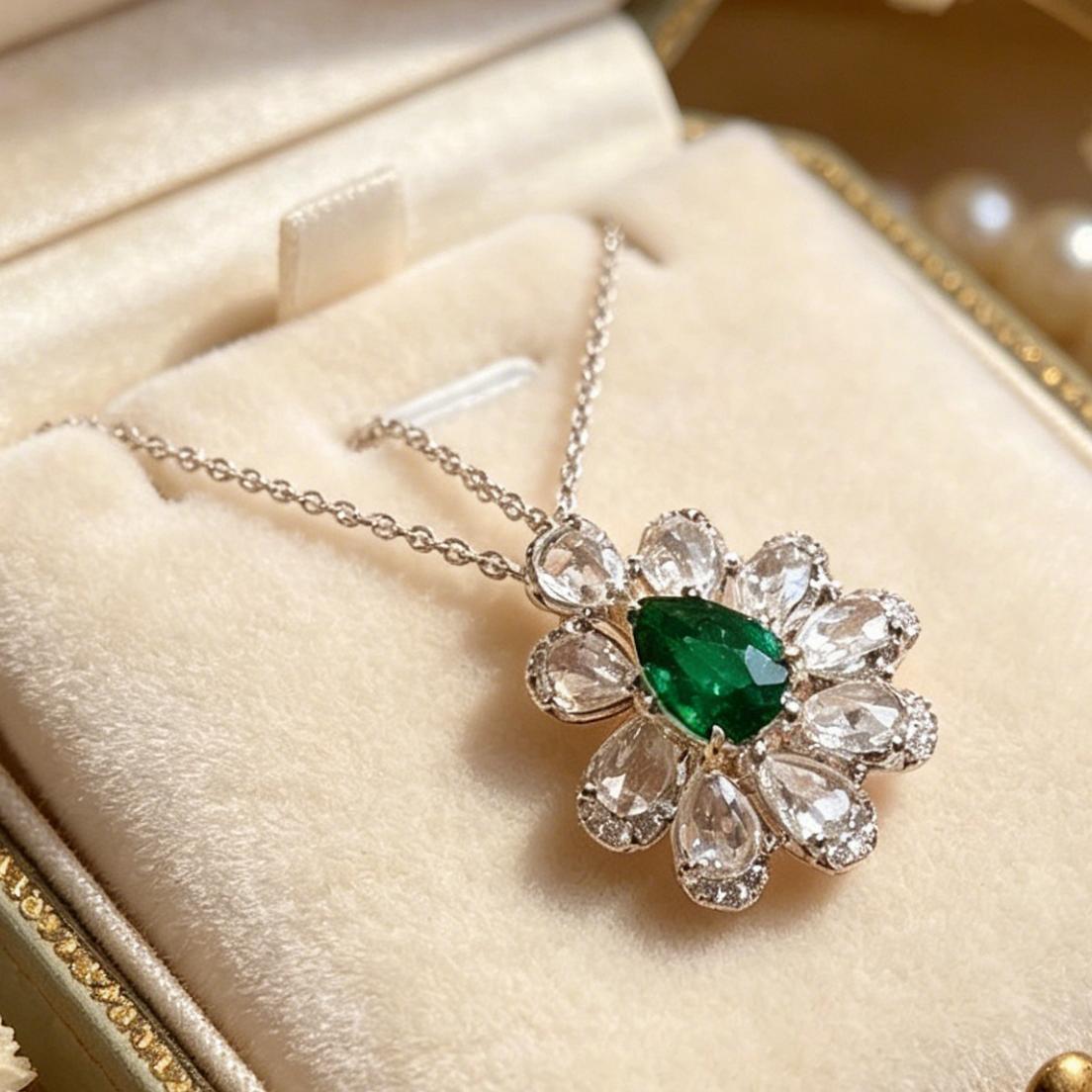 

Fashion Girls Pendant Necklace Bright Green Crystal Stone Wedding Anniversary Statement Jewelry for Women