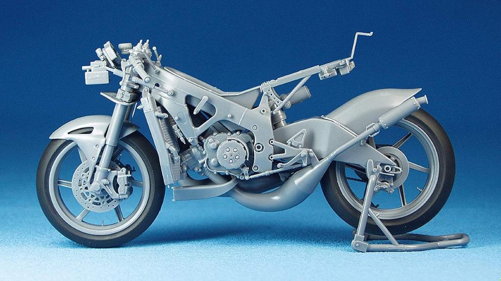 Hasegawa 1/12 Scale Scott Racing Team Honda NSR250RW 2009 WGP250 Champion Plastic Model Kit, BK1