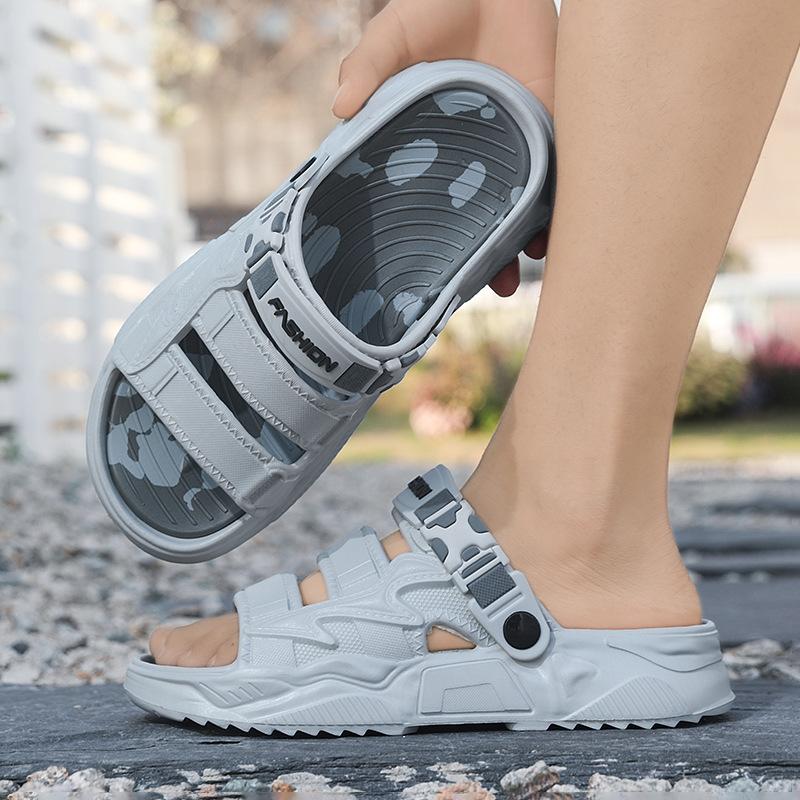 Sandals new 2025 summer leisure teenagers seaside wading thick bottom light stepping on shit feeling two wear one word drag