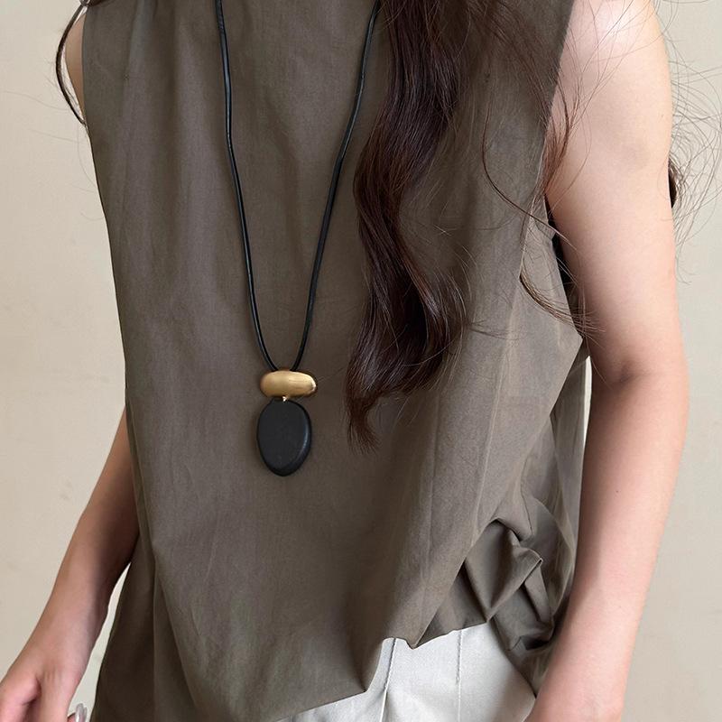 Vintage Wooden Oval Pendant Necklace for Women Minimalist Matte Metal Block Adjustable Leather Rope Sweater Chain Jewelry