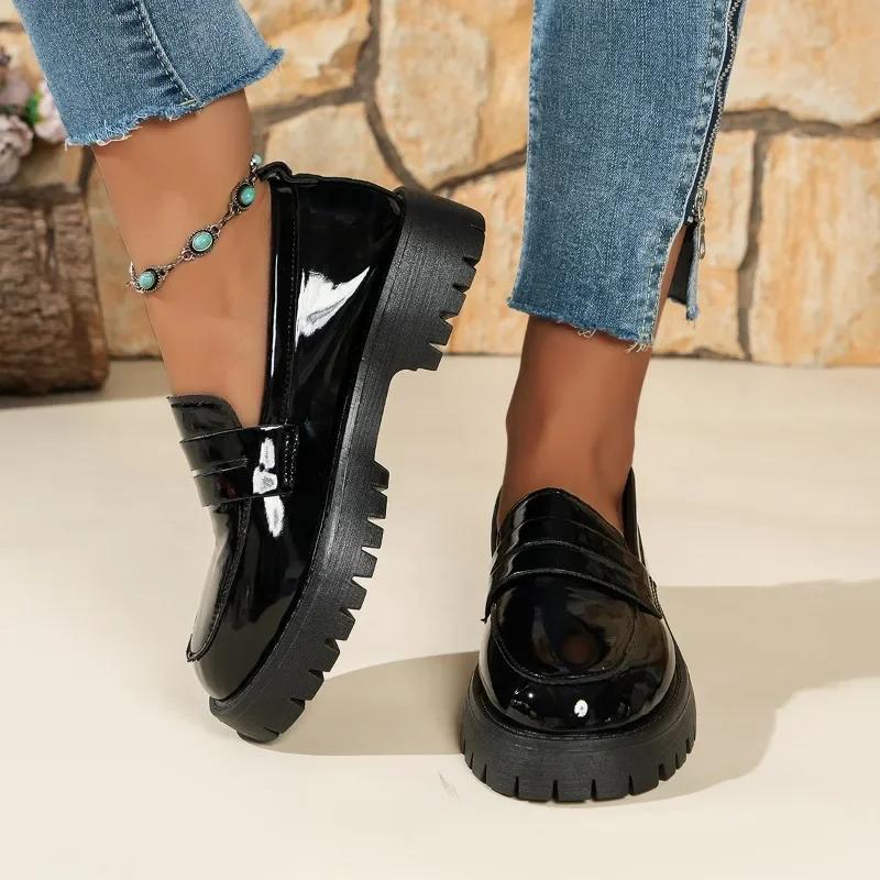 Fashion 2024 Spring and Autumn Hot Selling Women's Shoes Fashionable Round Toe Solid Color Glossy Slip-on Low Heel Women's Loafers
