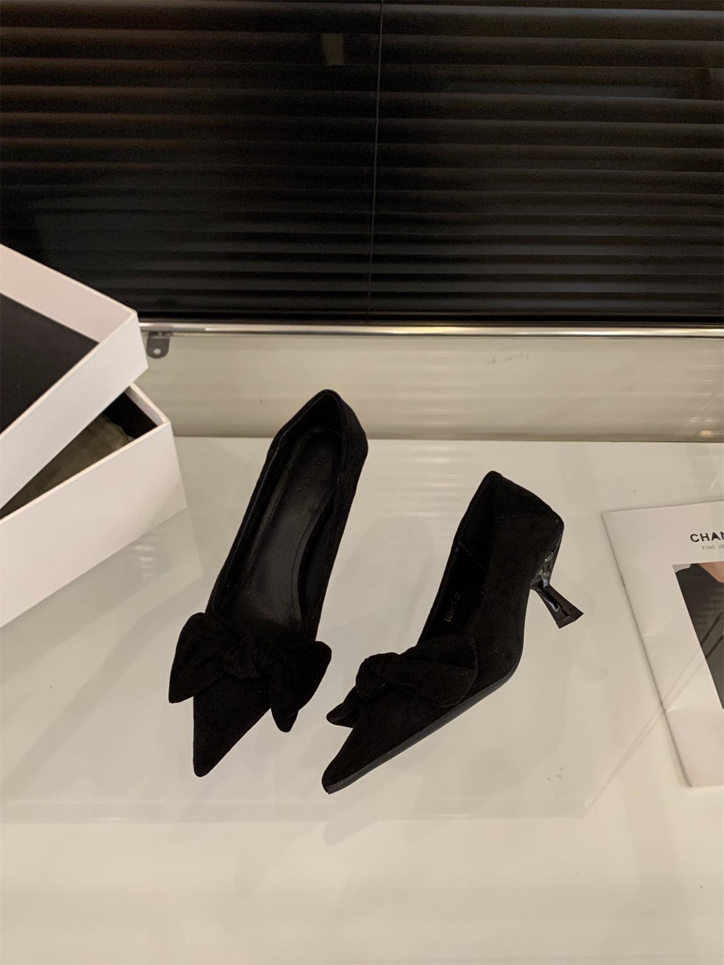 

Niche French black high heels women s shoes 2025 new spring and autumn temperament suede bow pointed single shoes 35