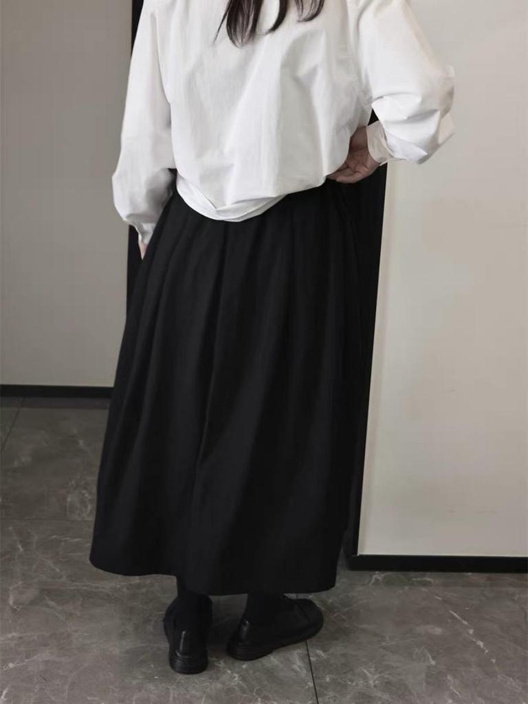 Women's Black Cropped Wide-Leg Pants: Dark Design, Loose Fit, Flaw-Covering, Casual Spring/Autumn Wear