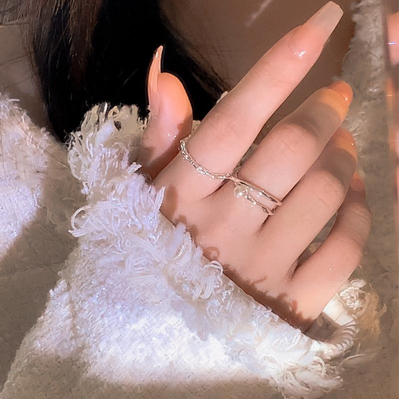 Adjustable Designed Beautifully Pearl Ring For Women With Modern Geometric Style
