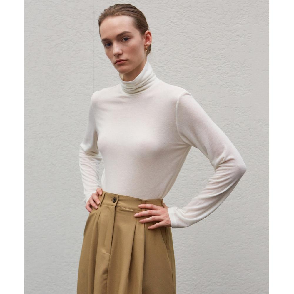 

NICKNICOLE LONG SLEEVE TURTLENECK TOPIVORY