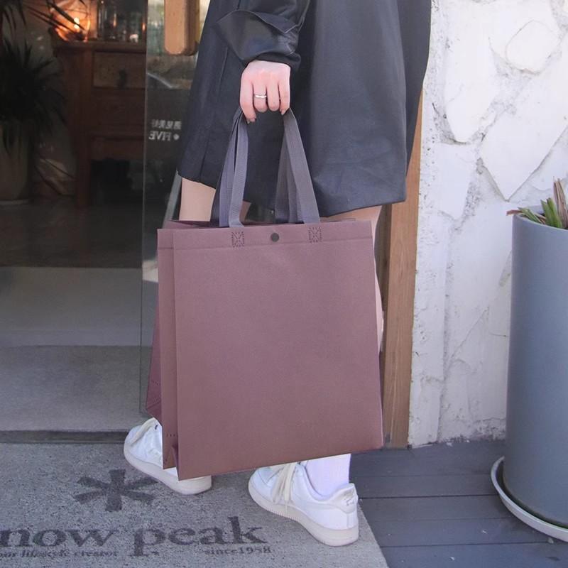 Aschviolett, Bekleidungsgeschäft, Handtasche, Vliestasche, Damenbekleidungs-Einkaufstasche, Geschenk-kundenspezifische Verpackungstasche, Bekleidungsverpackung