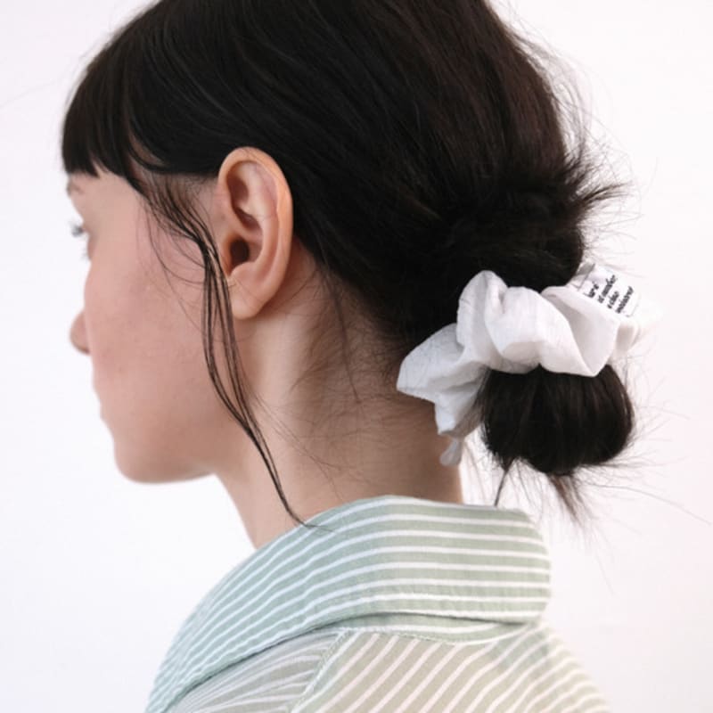 Ne Page Keyring Scrunchie (white)