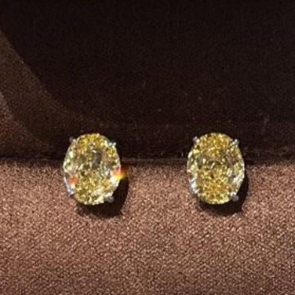 Light Luxury High-End Sense Retro Oval Four-Claw Yellow Diamond Pigeon Egg Stud Earrings Daily Versatile White Exquisite Temperament Earrings