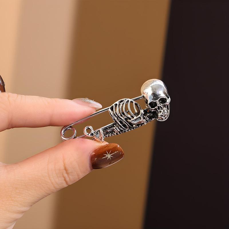 Retro Skeleton Skull Brooch Pins With Gothic Punk Design Perfect For Halloween Costume Party Daily Wear Accessories