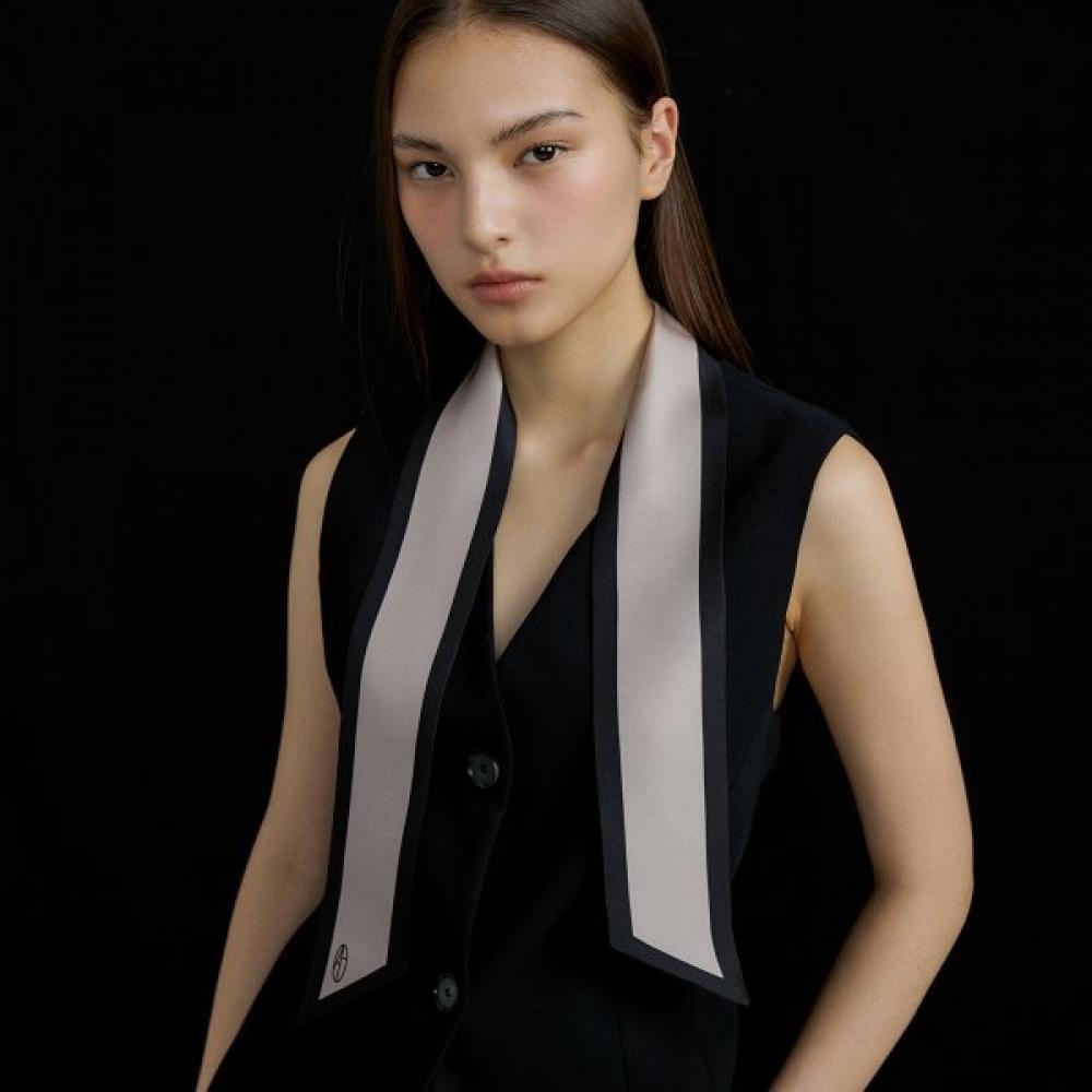 

Avvina Pelle Long Twilly Silk Scarf Black Taupe Single option