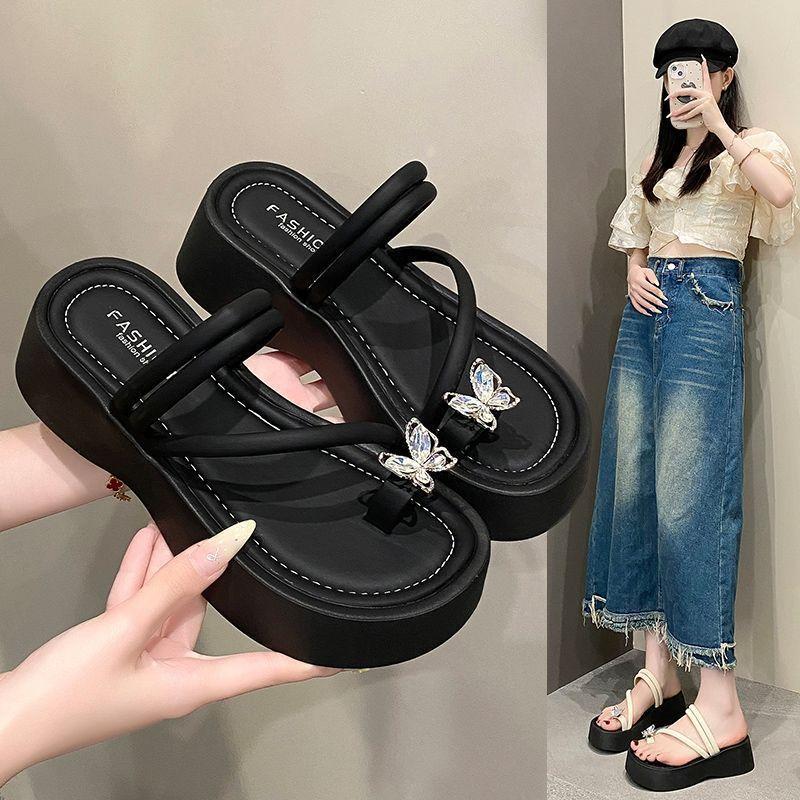 2025 Summer New Internet Celebrity Super Fire One-word Drag Niche Design Sense Thick Bottom Set Toe Beach Lady Cool Slippers