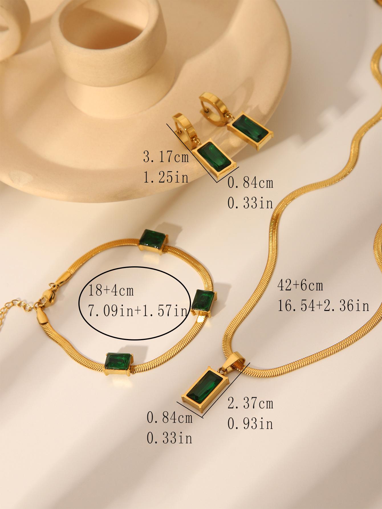 

Gold-Plated Multi-Layer Geometric Heart Pendant Necklace