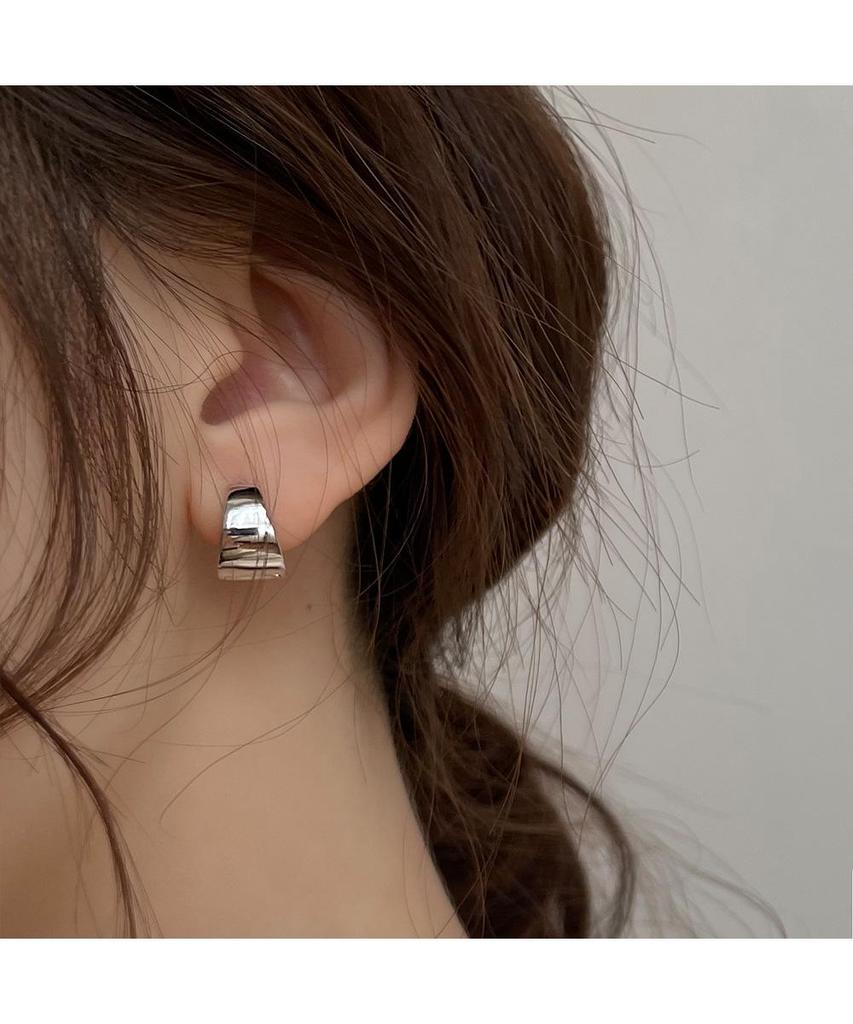 Wide Circle Cold-Style Silver Needle Earrings for Women – Niche Design, Advanced Simple Fashion for Summer