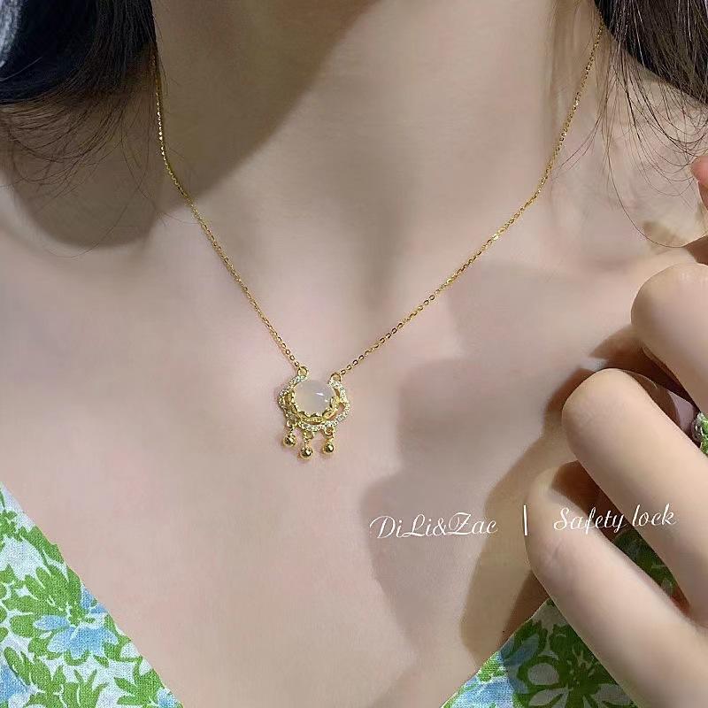 JMXD-Transshipment Safety Lock Necklace Female Premium Sense Retro Style Gentle Temperament Clavicle Chain, Birthday Valentine's Day Gift