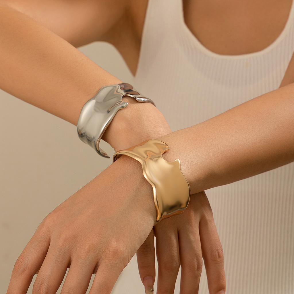Bracciale Aperto Pieghettato Irregolare Punk Metal Creativo Amore Lucido Bracciale Bracciale