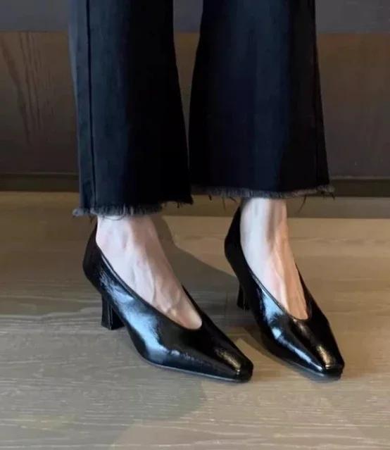 

Women s Pointed 1 Slip-on High Heels 5cm Thick Heel Elegant Women s Vintage High Heels Women s 2026 New Single Shoes 39 чорний