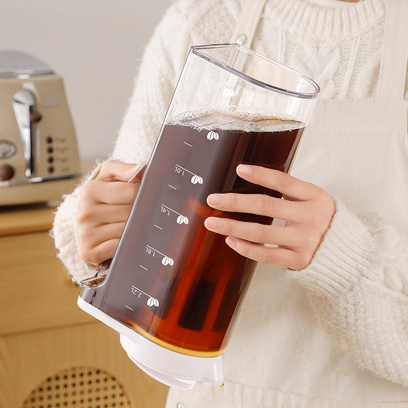 Large Capacity Cold Brew Coffee and Tea Pot with Ice Water Storage