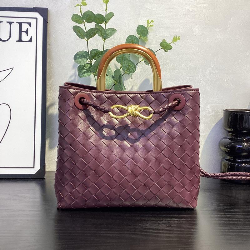 

26 New Genuine Leather Women s Bag, Hand Woven Tote Bag, Wooden Metal Handle, Butterfly Buckle Backpack, Cross-border Vegetable Basket 25x22x10cm вино красного