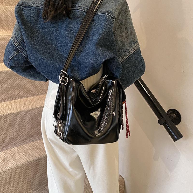 2025 new fashion trend versatile backpack women's bag shoulder bag high-end foreign style small backpack