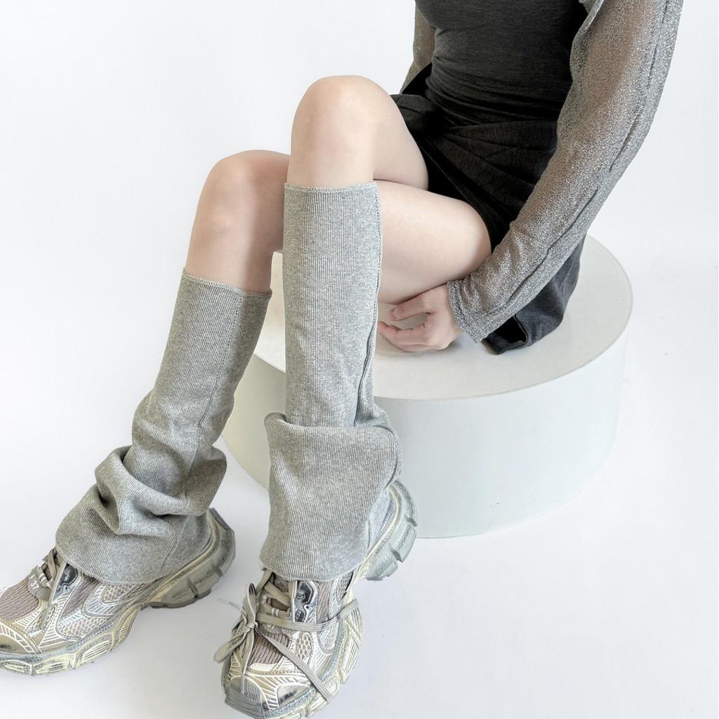 Gray Women's Slimming Micro-Flare Cotton Calf Socks - Solid Color, Elastic, Piled-Up Trapezoidal Leg Covers for Spring and Autumn.