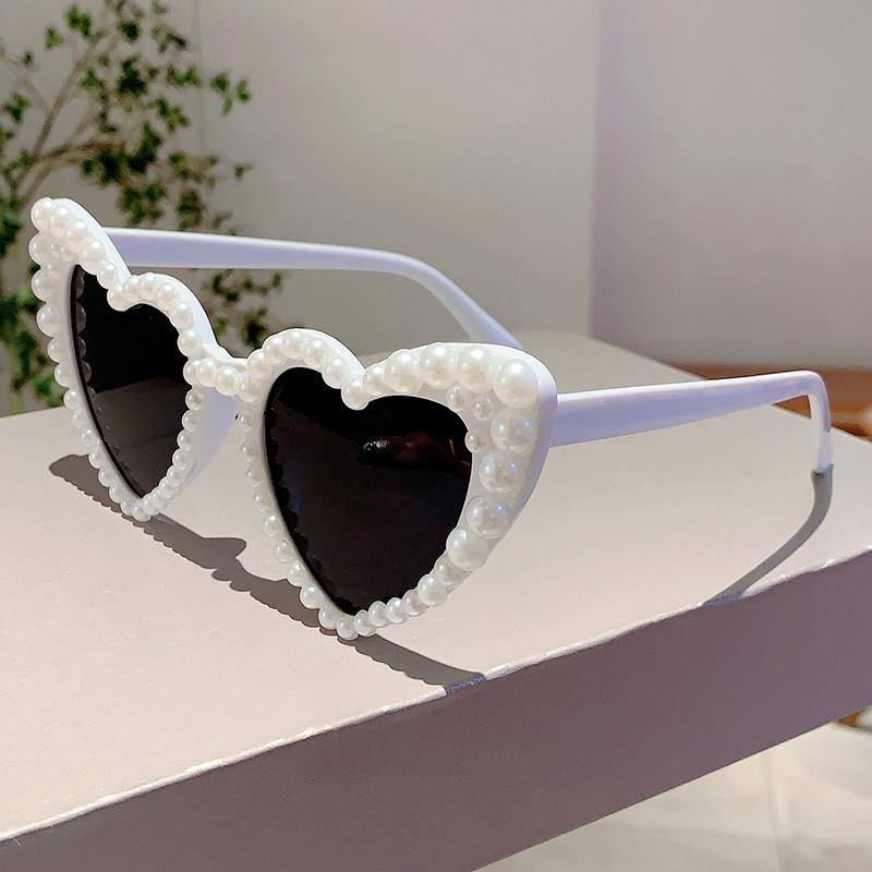 KAMMPT Fashion Heart Design Shades White Pearl Candy Color Decor Sunglasses Stylish Brand Pink Beach Sun Eyeglasses for Women's