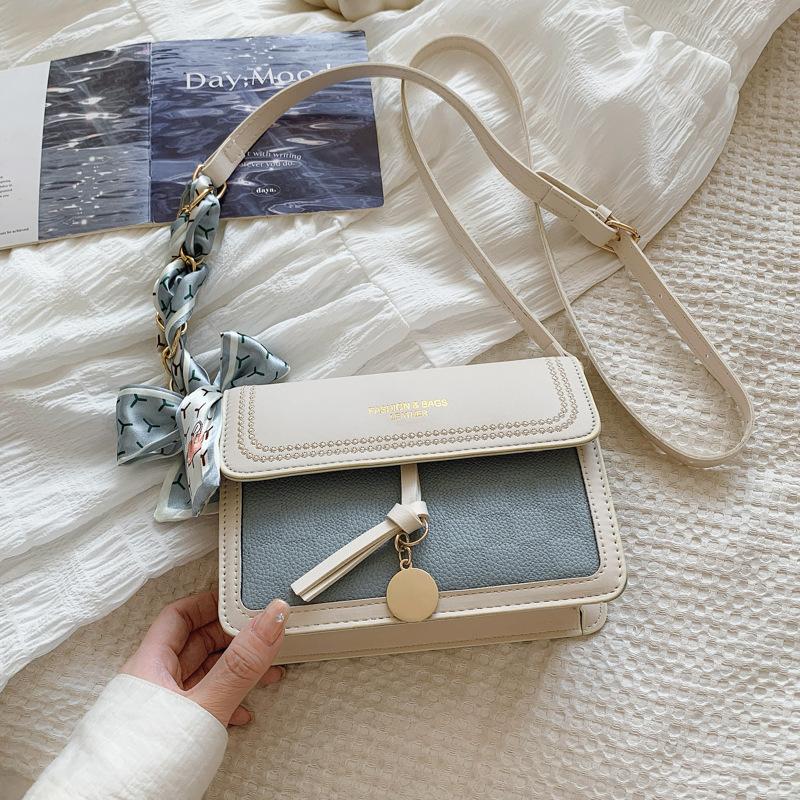 

Популярная сумка-маленький квадрат в кремовом цвете в иностранном стиле, новая модная нишевая дизайнерская сумка на плечо с шелковым шарфом, свежая и милая сумка через плечо для женщин синий