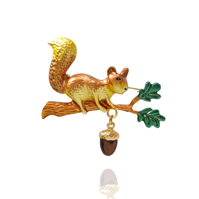 Japanese Cute Squirrel Brooch, Second-hand Jewelry, New Pin, Women's Accessories, Animal Pin