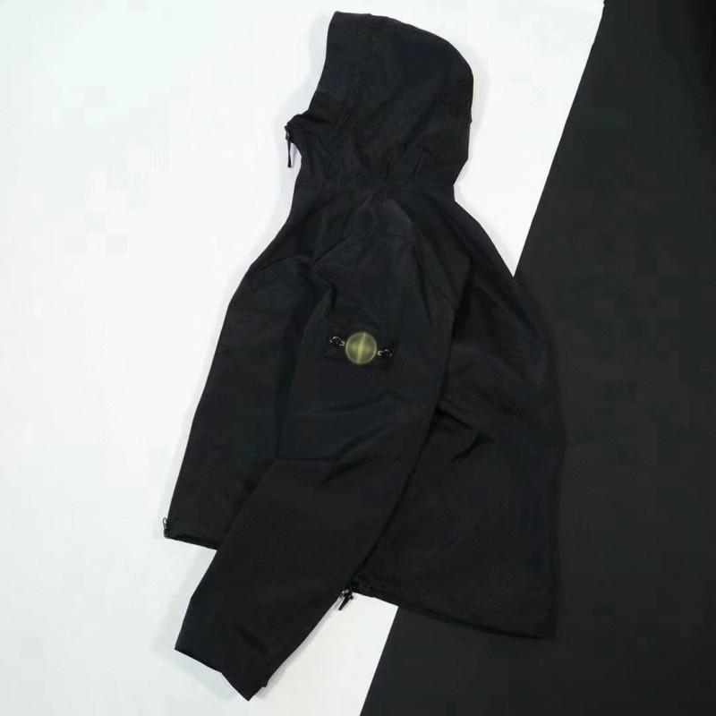 Lightweight Hooded Outdoor Jacket Men Women Windproof Water Resistant Soft Shell With Patch Badge