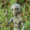 Outdoor Space Alien Ornaments Garden Resin Statue Figurine Home Decoration Gift Garden Yard Decoration Outdoor Miniatures