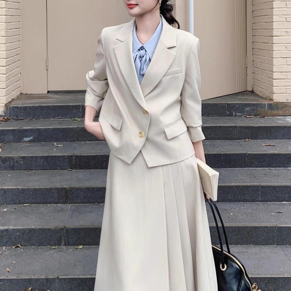 Korean-Style Elegant Women's Beige Blazer & A-Line Skirt Set for Early Spring 2026
