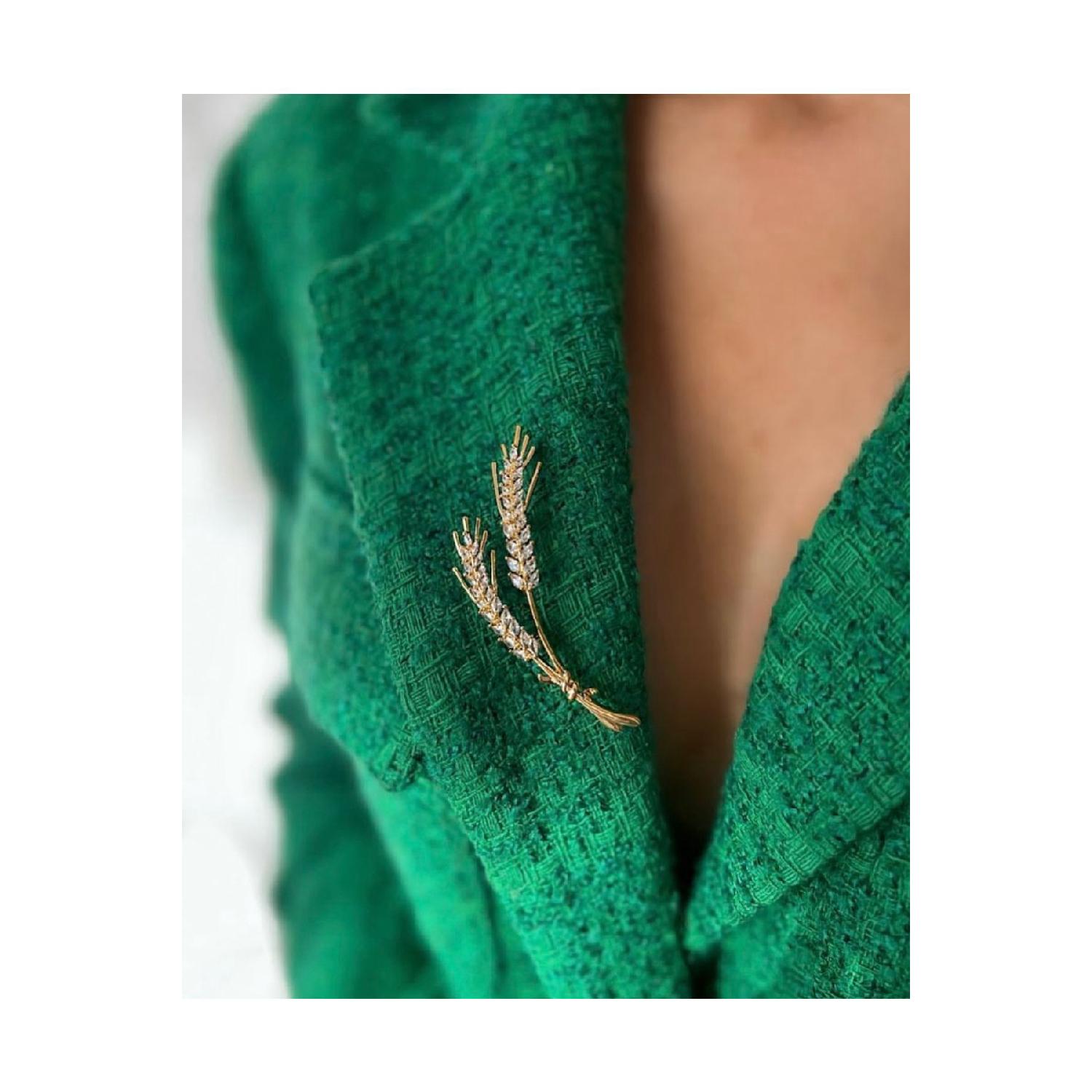 

Gold Steel Brooch With Zircon Stone And Wheat Figure