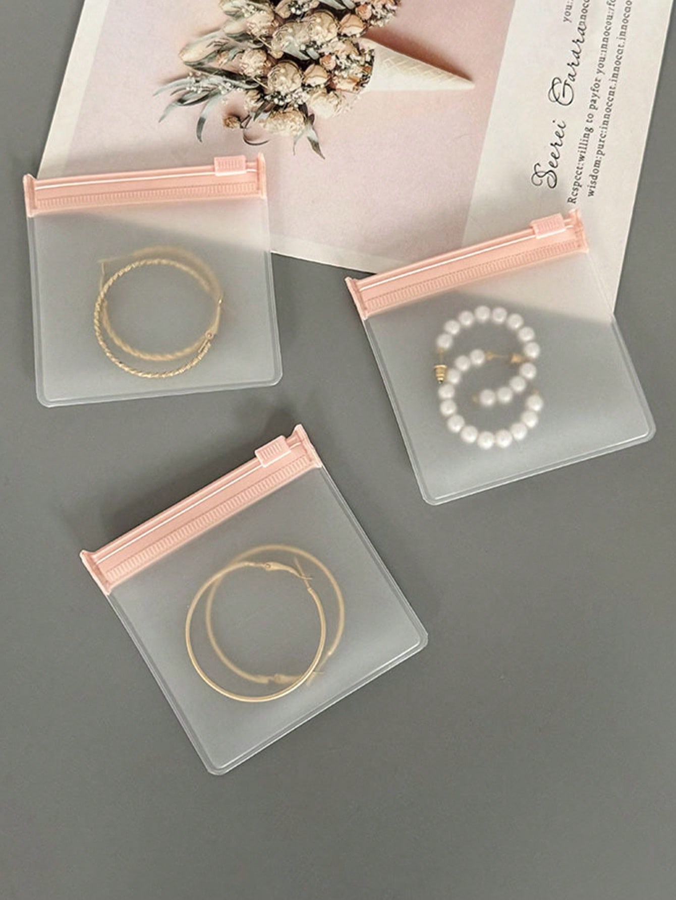 

Органайзер для украшений для путешествий Прозрачный EVA пакет для хранения украшений Маленькие розовые дорожные пакеты с многоразовой застежкой-молнией Предметы первой необходимости для путешествий Предметы первой необходимости для круиза Школа 7*8cm розо