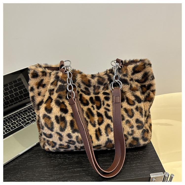 

Stylish Leopard Print Plush Chain Shoulder Bag Street Fashion Women Crossbody Bag коричневий