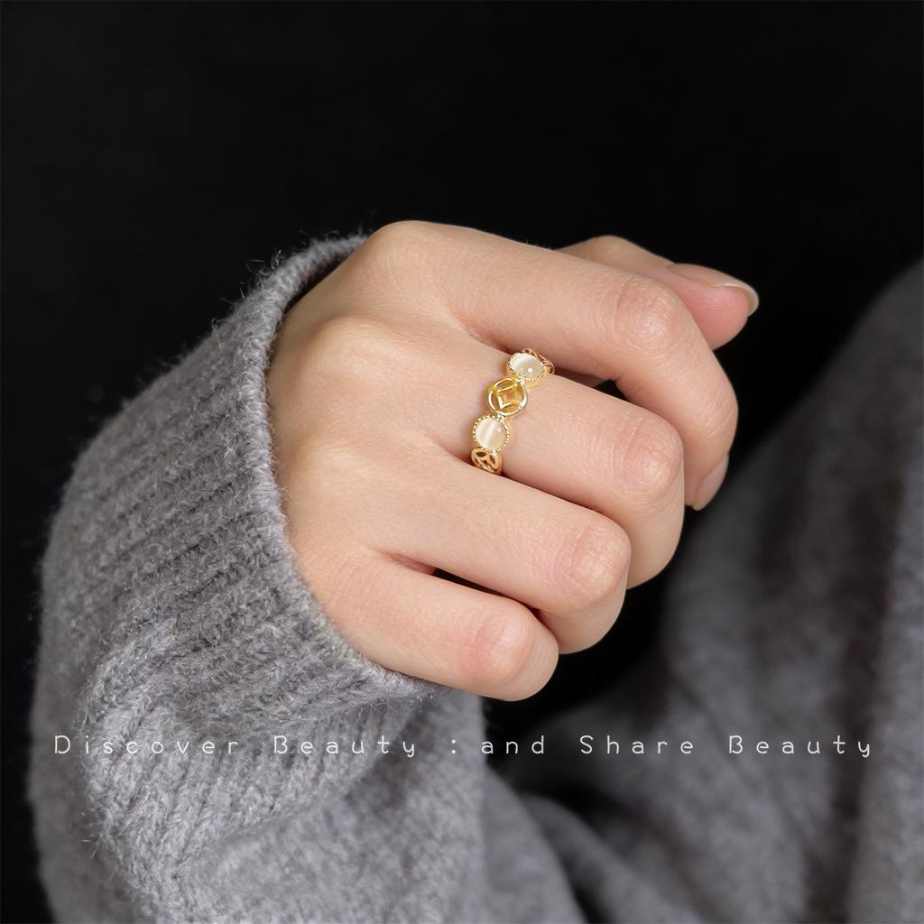 Women's Vintage Retro Drip Glaze Copper Coin Open Ring: High-End Light Luxury Hollow Design for Personality and Style.