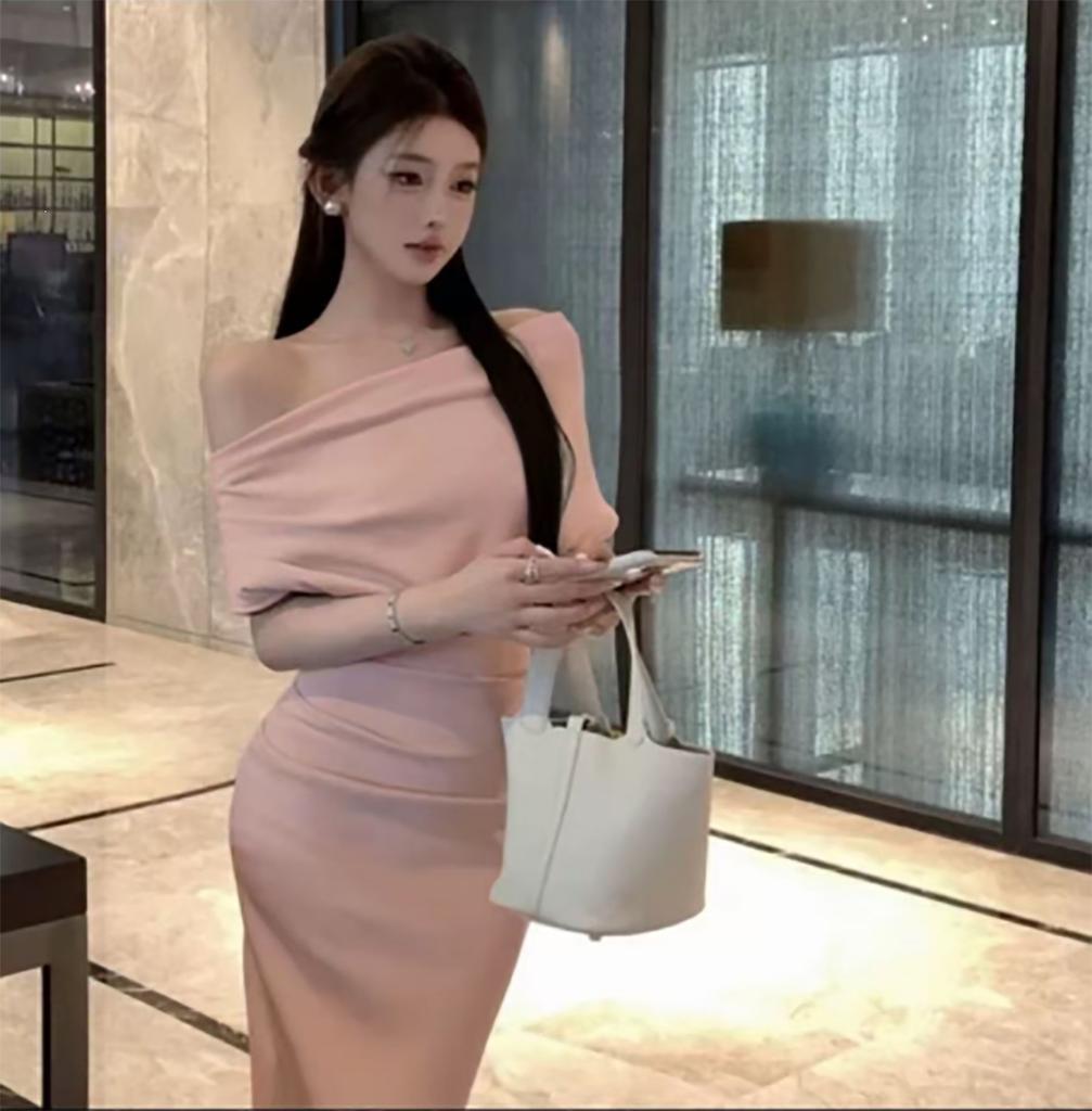 Off-the-shoulder Dress Women's Spring and Summer Waist and Thin Temperament Pleated Skirt French One-word Shoulder Sexy Small Dress Long Dress
