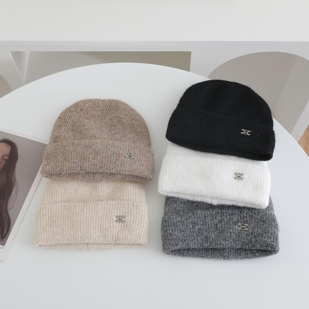 Metal Label Knitted Hats for Women's Autumn and Winter New Products Warm and Thickened Cold Hats Face Enhancing Small Ear Protecting Hats