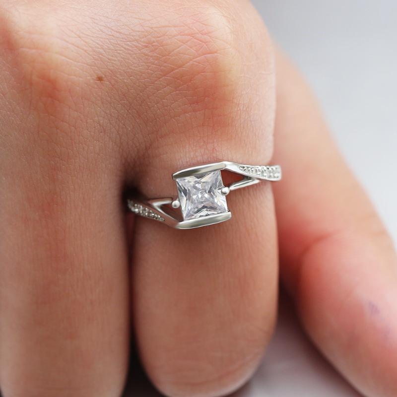 1pc Bague Mode Créative Simple Carrée Zircon Synthétique Bague Mode