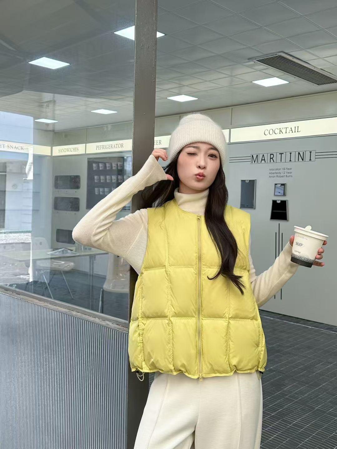 

Женский свободный жилет в корейском стиле 2025 года, стройнящий фигуру: Короткий, Утепленный Осенне-Зимний Жилет Medium жёлтый