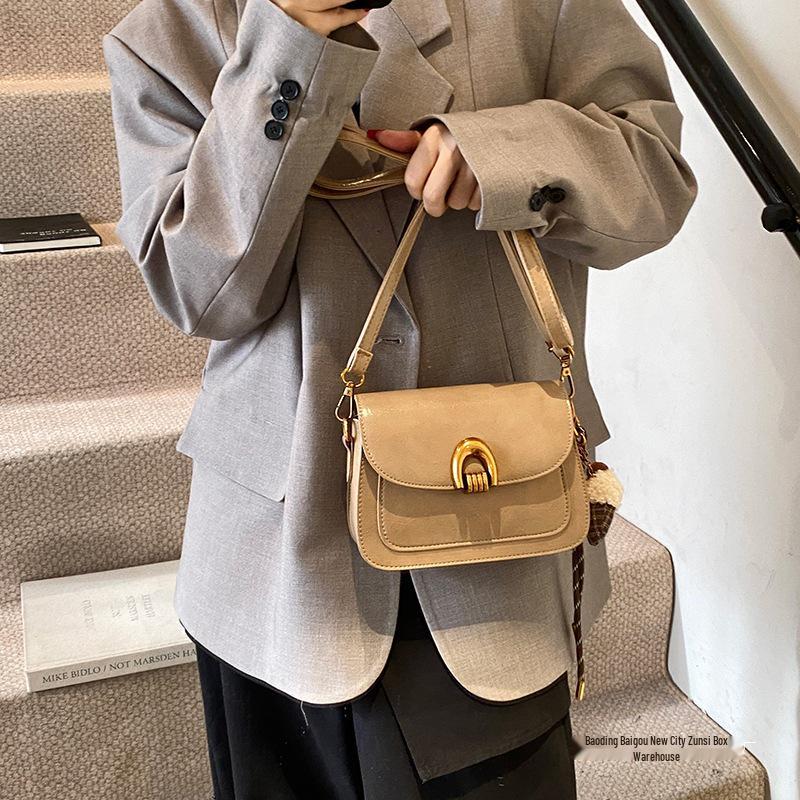 Oil Wax Leather Retro Shoulder Bag - Women's Small Square Bag for Spring 2025 Festival Fashion.