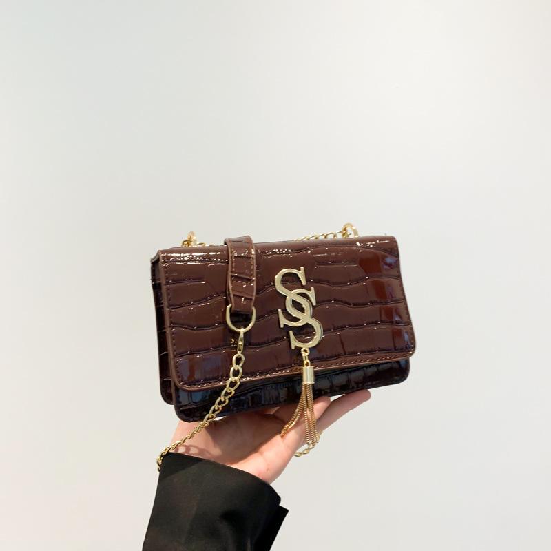 Fashionable Retro Small Square Bag Handheld Crossbody Bag Large Capacity New Temperament and Fashion Design One-shoulder Crossbody Bag