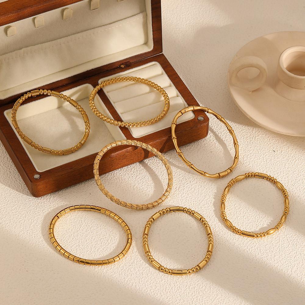 Retro Stainless Steel Bracelet For Ladies With Electroplated Finish For Casual Wear