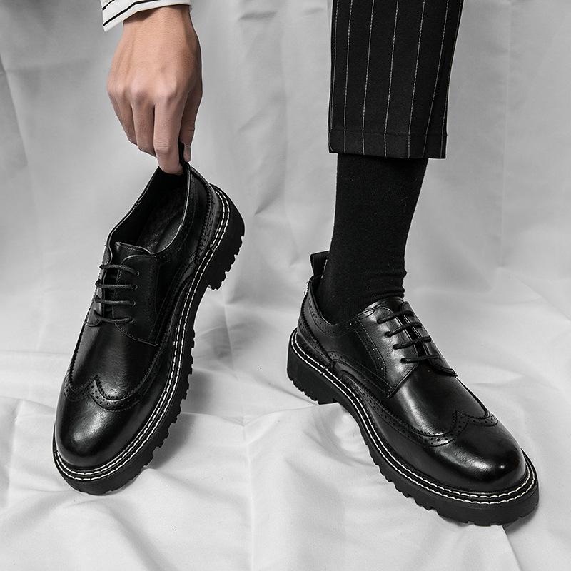 

Carved business casual men s shoes lace-up patent leather men s dress small leather shoes platform British Block round head shoes men 46