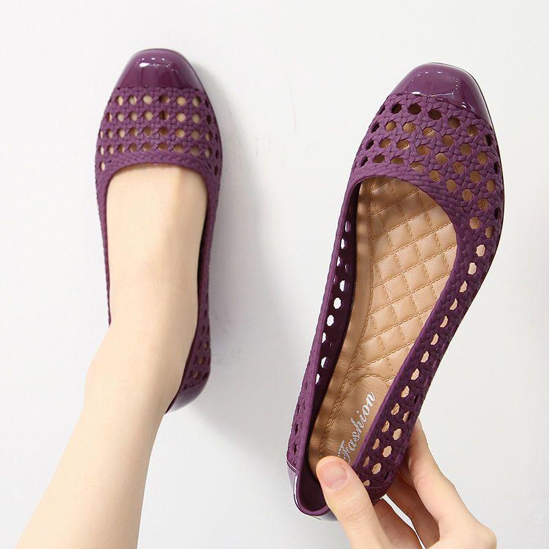 Nové sandály dámské duté prodyšné protiskluzové měkké dno běžné nošení mělká pracovní obuv sandály na klínu