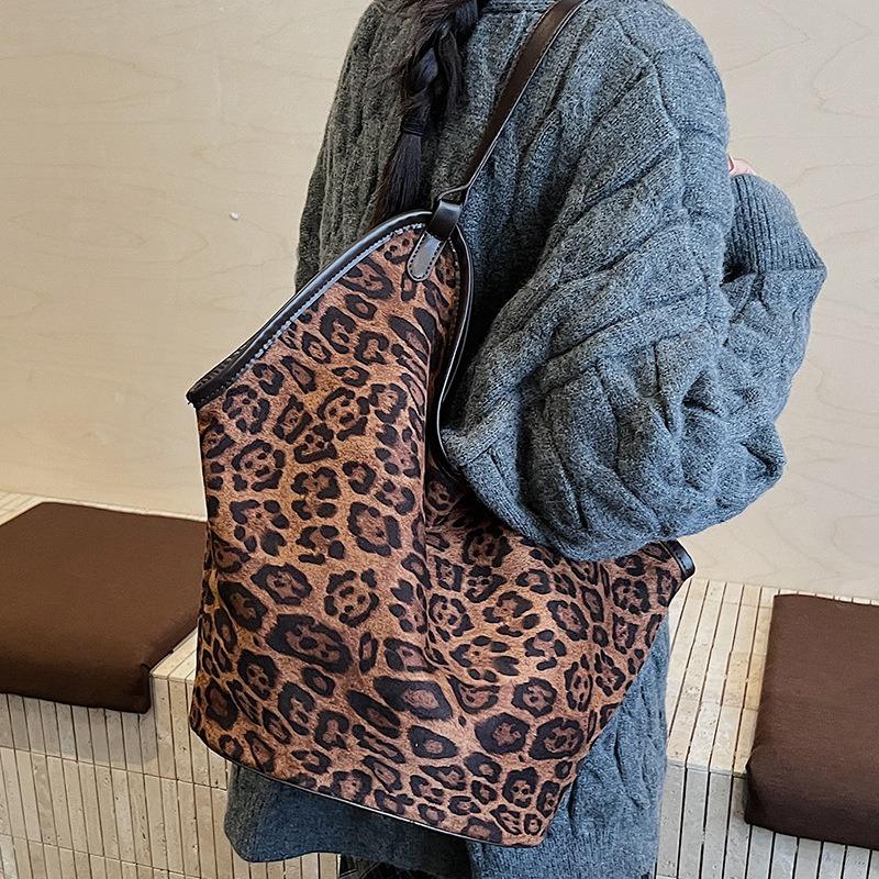 Leopard print tote autumn new women's retro large-capacity shoulder bag commuter bag retro fashion bag