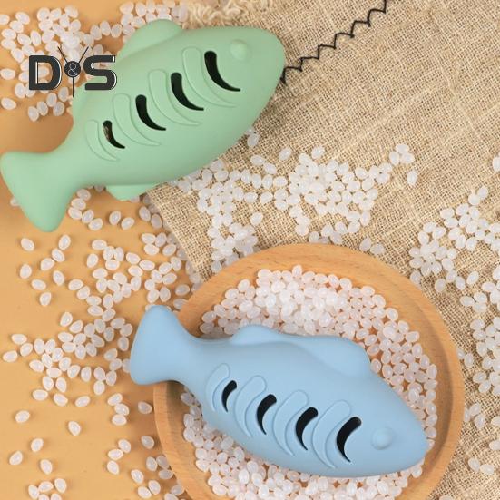 Silikonová ryba hračka pro kočky s kuličkami šanty kočičí, odolná proti kousání, hračka na čištění zubů pro kočky žijící v bytě, interaktivní rybí panenka pro zmírnění nudy