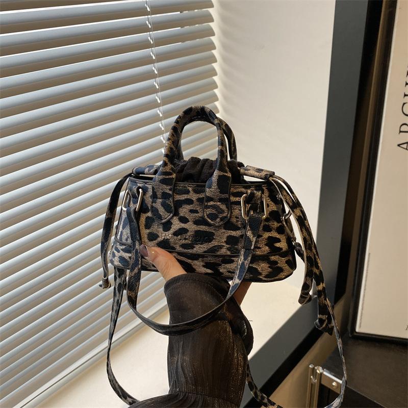 Lehká luxusní módní personalizovaný design podzimní móda leopardí tisk jednoramenná šikmá přenosná malá čtvercová dámská taška