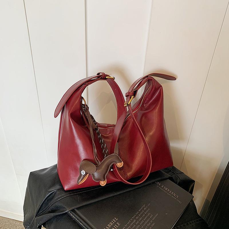 Retro bag women's large-capacity new versatile casual niche shoulder messenger bag commuter dumpling bag