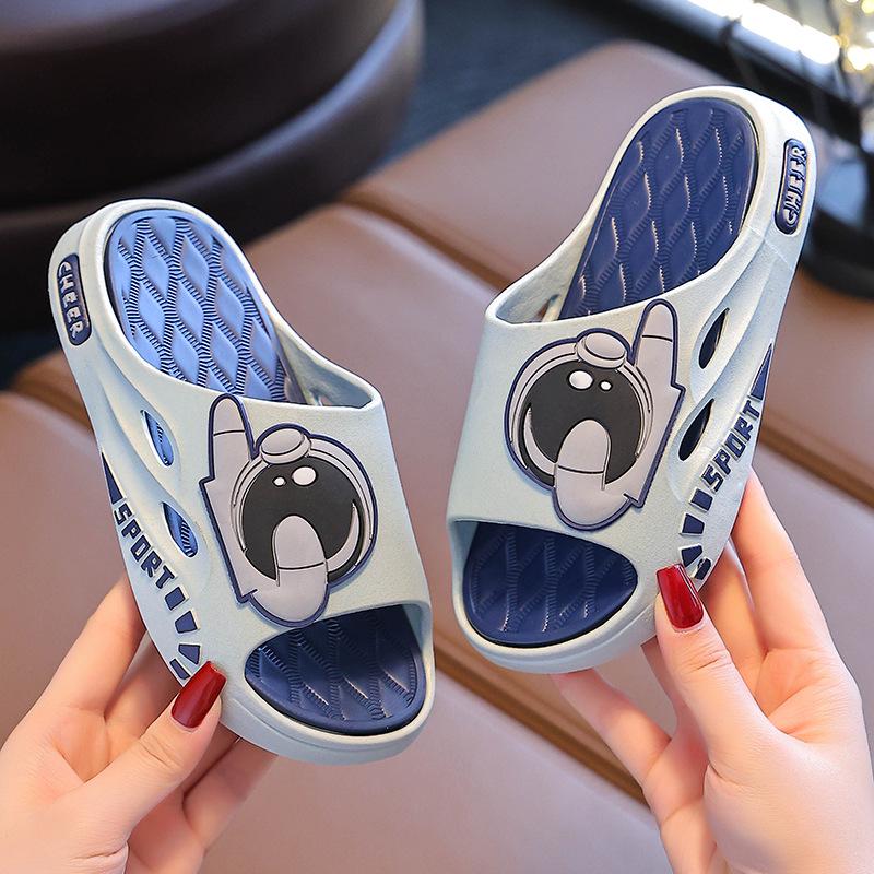 2025 Neue rutschfeste Sommer-Hausschuhe/Sandalen für Jungen (Innen/Außen): Trendig, Cool, Langlebig für den Gebrauch im Kinderzimmer und Badezimmer