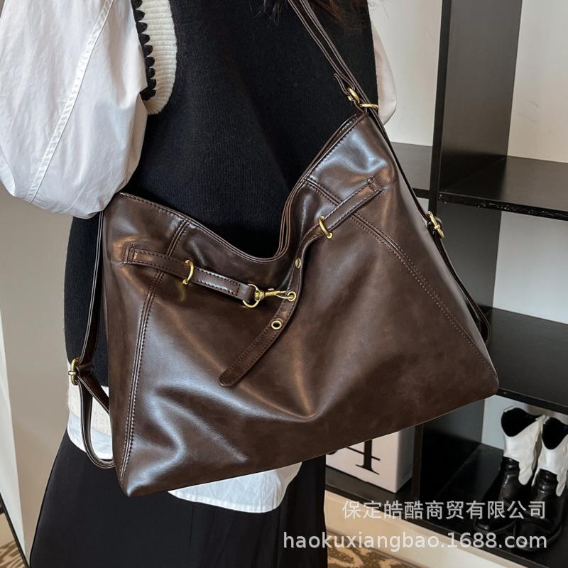 Casual Commuter Tote Bag Women's Large Capacity 2025 New Shoulder Messenger Bag Retro Fashion Lightweight Backpack