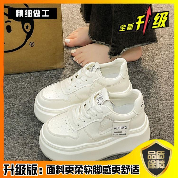2025 New Summer Popular White Shoes Niche Design Sports Shoes Wear-resistant High Fashion Thick Baseplate Shoes